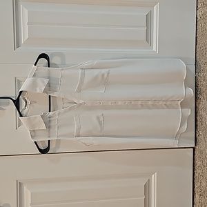 Express sleeveless regular fit portofino. Size small. White.